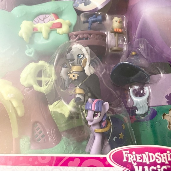 My Little Pony Friendship is Magic Twilight Sparkle Golden Oak Library Playset - Picture 4 of 16